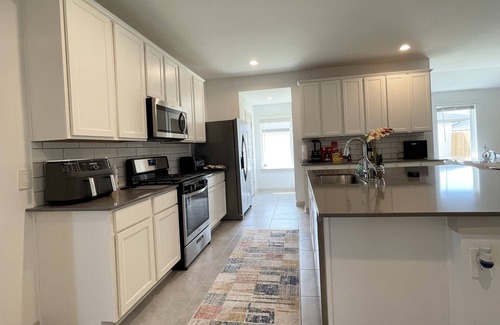 Barker House | Charming 4B Lake View Cul-De-Sac Home @ Katy