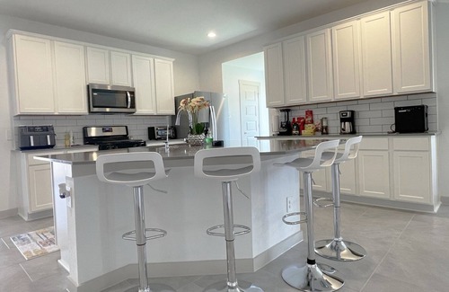 Barker House | Charming 4B Lake View Cul-De-Sac Home @ Katy