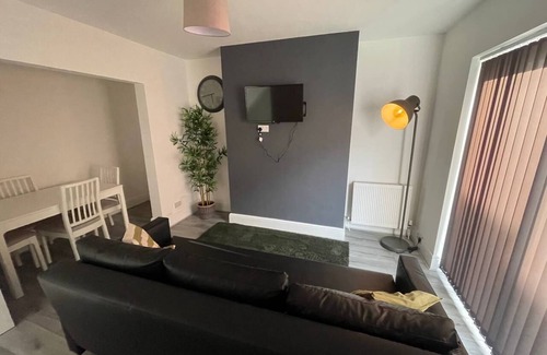 Liverpool House | Charming 4Bedroom entire House at Orleans