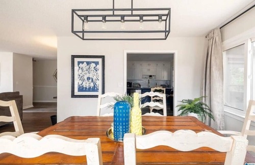 New Castle House | Charming 5-Bedroom Birmingham Escape – Perfect for Groups