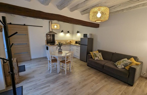 Oison Cottage | Charming 55m² Cottage with Garden, Near Paris & Orleans, Family & Pet Friendly