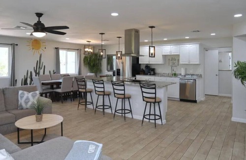 Painted Hills Estates House | Charming 5BR w/Heated Pool/Hot Tub/BBQ/Mtn Views