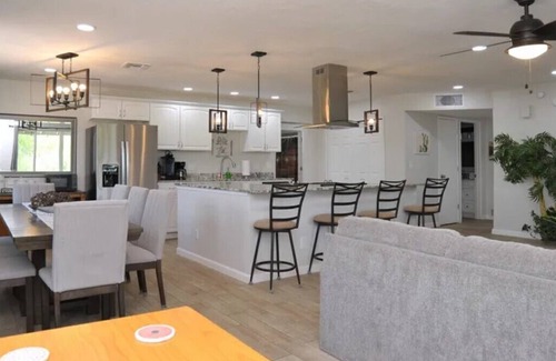 Painted Hills Estates House | Charming 5BR w/Heated Pool/Hot Tub/BBQ/Mtn Views