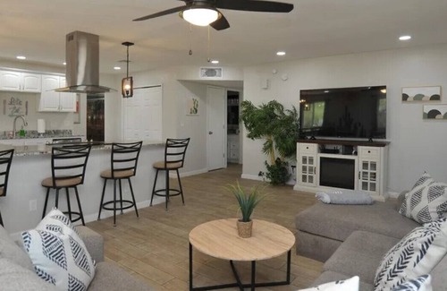 Painted Hills Estates House | Charming 5BR w/Heated Pool/Hot Tub/BBQ/Mtn Views
