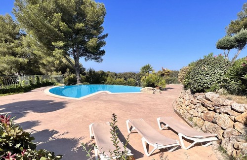 Le Dramont Apartment | Charming 63m2 apartment: swimming pool, lake and sea