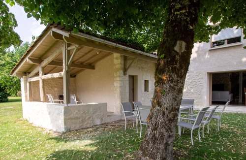 Agonac Cottage | Charming 9-Person Home with Shared Pool, Private Pond, Near Brantôme and Périgueux