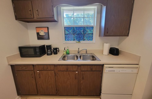 Northeast Pensacola House | Charming Airport 2bdr Retreat in Heart of Pensacola