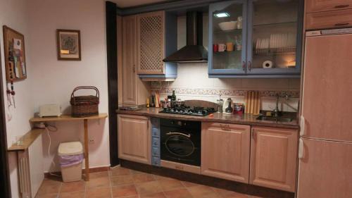 Sacromonte Apartment | Charming Albaicin Patio Flat Free onsite parking