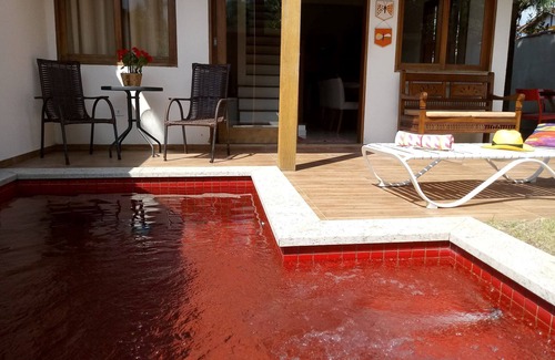 Jabaquara House | Charming and cosy, near the beach, 3 suites, near old town, pool, BBQ, WiFi, Netflix