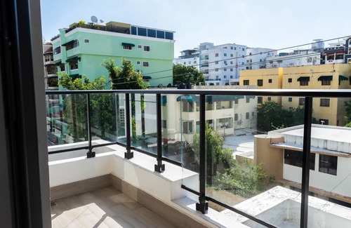 Sarasota Apartment | Charming and Elegant 2BR Apt W/Pool, BBQ, and rooftop