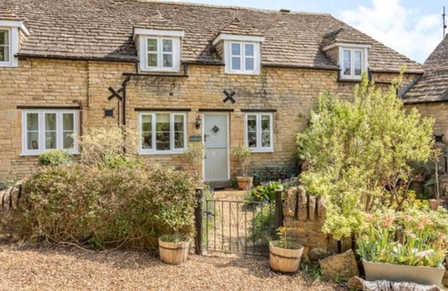 Wansford Cottage | Charming and modern 3 bed cottage in Wansford