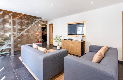 Barao de Sao Joao House | Charming and Comfy 3 BDR House by LovelyStay