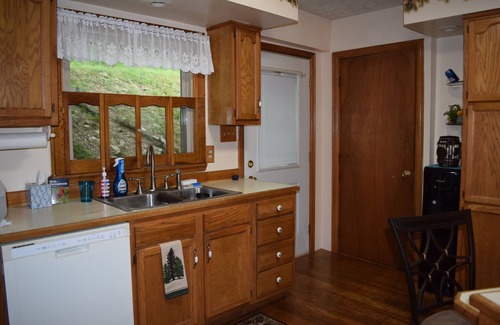 James Creek House | Charming and Spacious A-Frame minutes from James Creek Launch - Raystown Lake