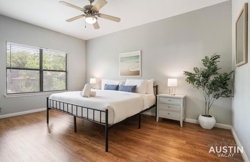 West Campus Apartment | Charming and Spacious Apt in Austin with a Pool