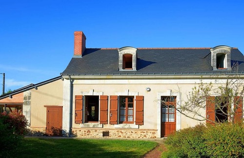 Echemire Cottage | Charming Anjou cottage with fireplace, air conditioning, WIFI