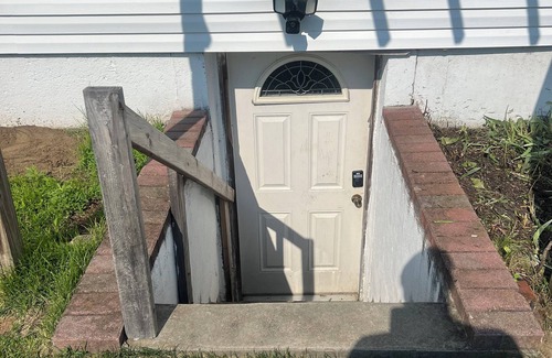 Lakeview Apartment | Charming apartment with AC in West Hempstead