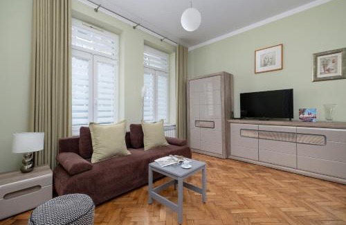 Kazimierz Apartment | Charming Apartments with Desk in Downtown Cracow by Noclegi Renters