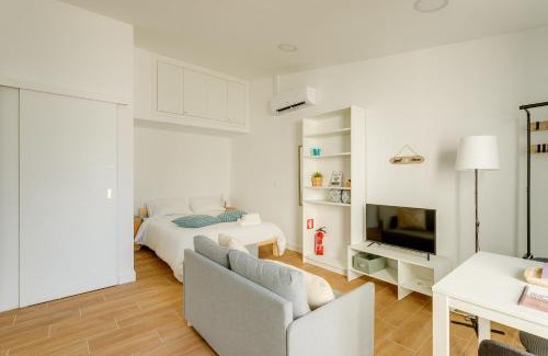 Charneca de Caparica e Sobreda Apartment | Charming Aroeira Beach Studio