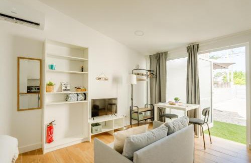 Charneca de Caparica e Sobreda Apartment | Charming Aroeira Beach Studio
