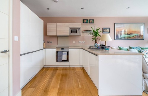 Golborne Apartment | Charming artist’s flat near Portobello