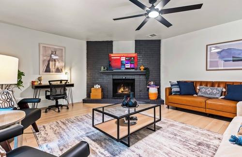 Austin House | Charming Austin Home: 4 Bedrooms, WiFi, & AC – Perfect for Groups!