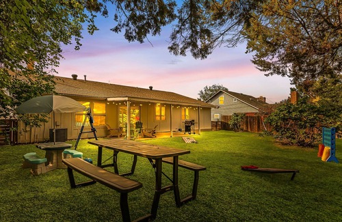 Austin House | Charming Austin Home: 4 Bedrooms, WiFi, & AC – Perfect for Groups!