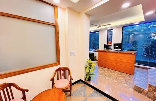 Safdarjung Enclave Bed & Breakfast | Charming B&B with AC and WiFi in vibrant New Delhi