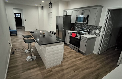 Near Eastside Bed & Breakfast | Charming B&B with WiFi, AC, and W/D in delightful Indianapolis