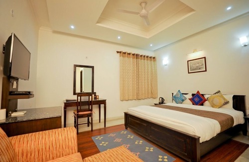 Basai House | Charming B&B with WiFi and AC in Wise Villa Agra 6
