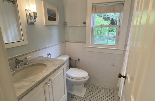 Darien House | Charming beach cape!