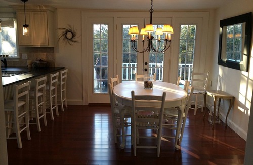 South Chatham House | Charming Beach House ~ Beautifully Updated & Immaculate. Walk to Sandy Beaches