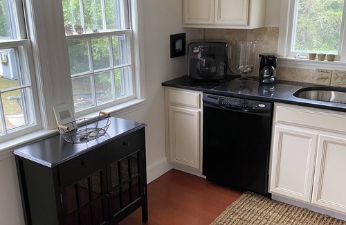 South Chatham House | Charming Beach House ~ Beautifully Updated & Immaculate. Walk to Sandy Beaches