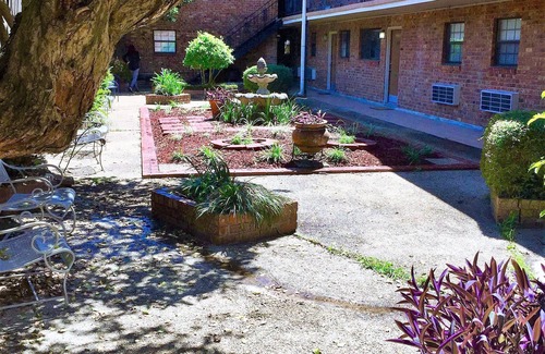 Beauregard Town Historic District Apartment | Charming Beauregard Town Apartment 1 block to River Center/Minutes to LSU