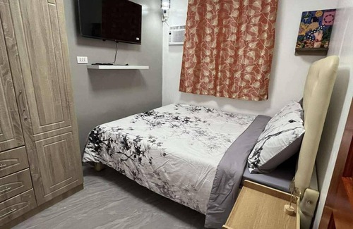 Compostela Bed & Breakfast | Charming Bed & Breakfast Room #3 with WiFi, Netflix and AC in Superb Compostela