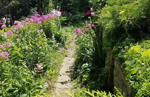 Northfield Bed & Breakfast | Charming bed & breakfast in lovely Northfield with WiFi, AC