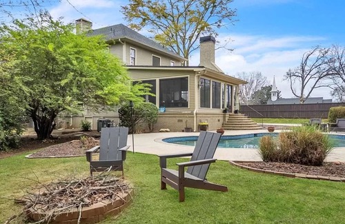 Woodstock House | Charming, Beloved Retreat Steps away from Historic Downtown Woodstock!3BD w/Pool