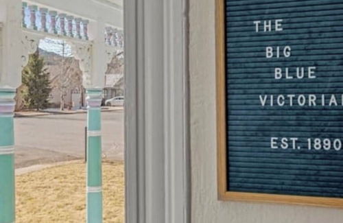 Williams House | Charming BLue victorian home located blocks away from historical Route 66