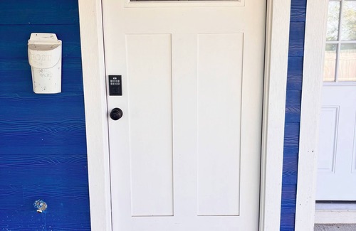 Woodway House | Charming Bluebonnet Bungalow: 1BR Guest House w/Kitchen, WiFi + AC - Waco, TX