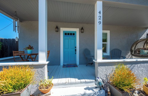 Paso Robles House | Charming Bungalow 2bd/2ba Office Ensuite by the month. Walk to Old Town Paso!