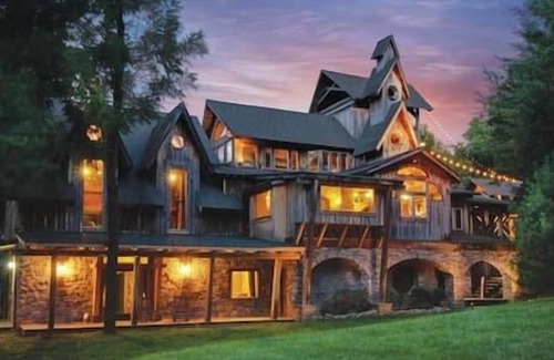Franklin Apartment | Charming Bunkhouse at Dark Horse Estate