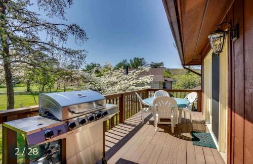 The Woods House | Charming Cabin on Golf Course with Fireplace & Resort Perks in Hedgesville, West Virginia