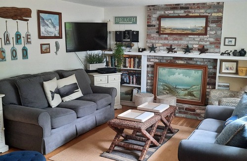 West Yarmouth House | Charming Cape Cod Family Getaway. Quiet Street. Near Bay and Ocean Beaches