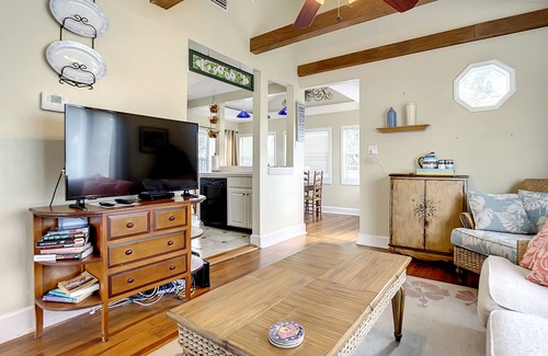 New Smyrna Beach House | Charming Carriage House near Historic Canal Street, Minutes to the Beach!