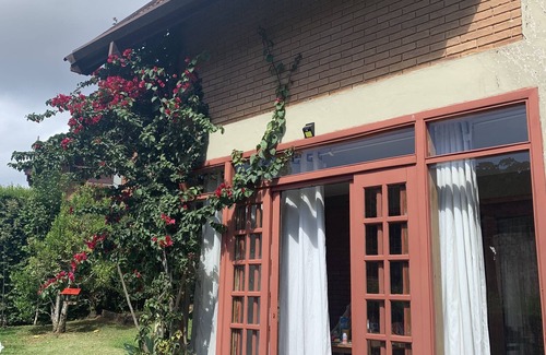 Campos do Jordao Ski Chalet | Charming chalet in a condominium in the middle of nature.