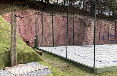 Campos do Jordao Ski Chalet | Charming chalet in a condominium in the middle of nature.