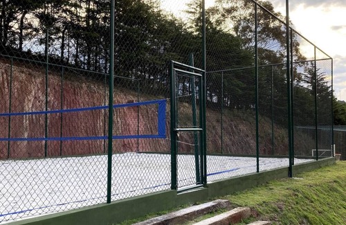 Campos do Jordao Ski Chalet | Charming chalet in a condominium in the middle of nature.