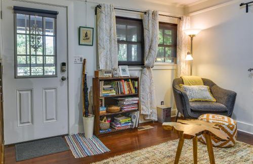 St. Johns House | Charming City Cottage about 8 Mi to Downtown Portland!
