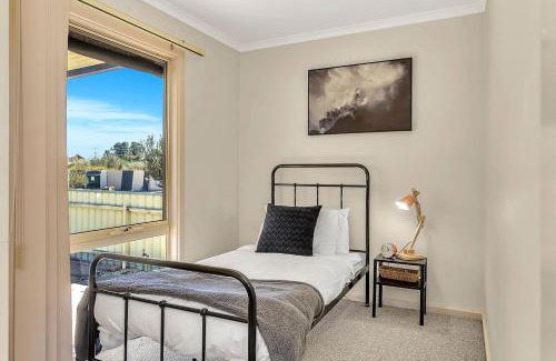 Silver Sands House | Charming Coastal Cottage-Steps Away from the Beach