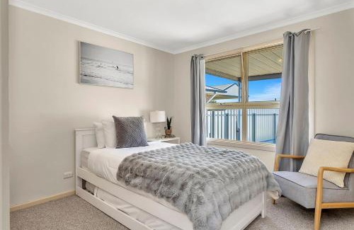 Silver Sands House | Charming Coastal Cottage-Steps Away from the Beach
