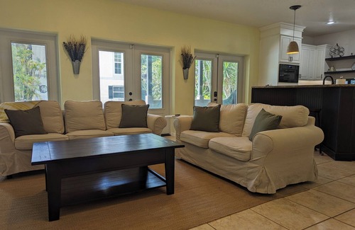 Cocoa House | Charming Cocoa Village Getaway